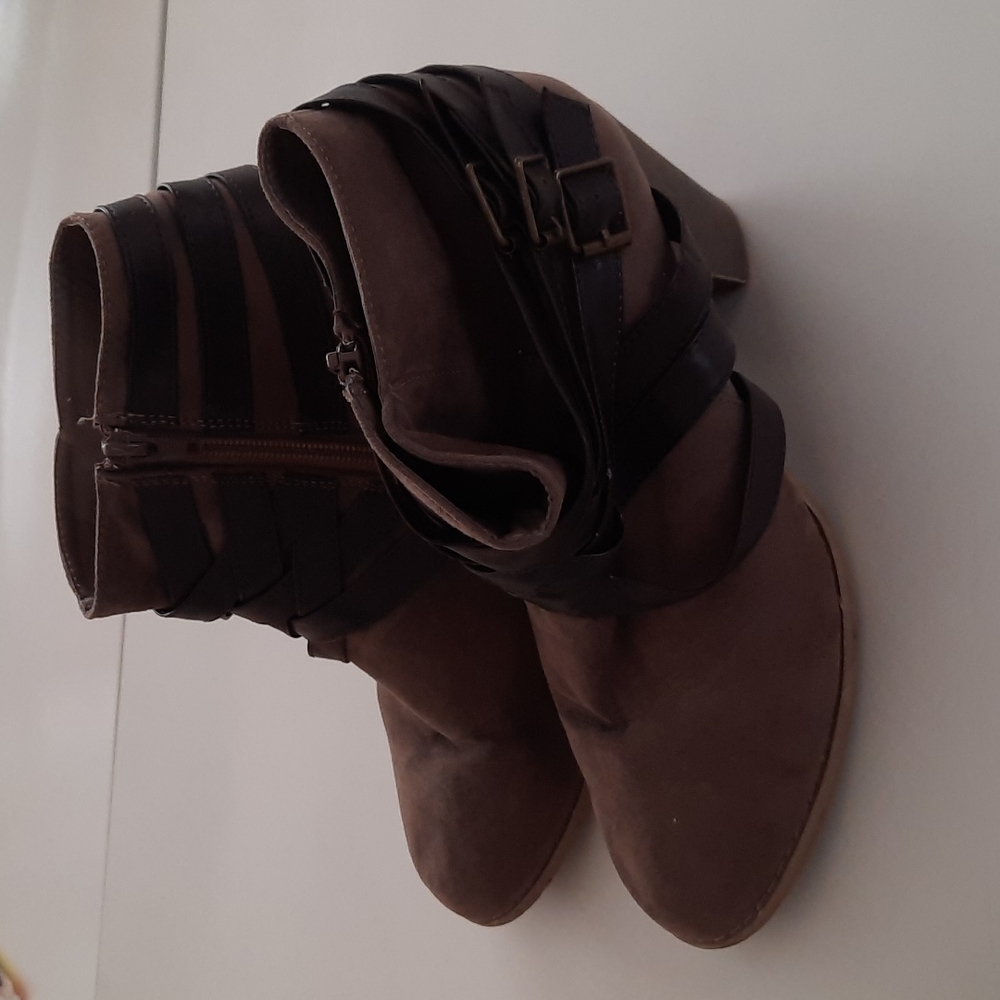 Ankle Shoes (Boots) - Size 10 (XL) - Picture 2 of 11
